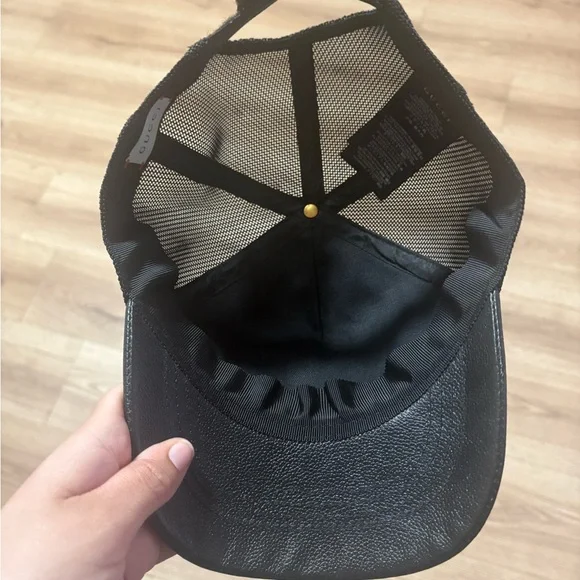 Gucci Black Mesh Baseball Cap with Green and Red Stripe - Picture 8 of 8